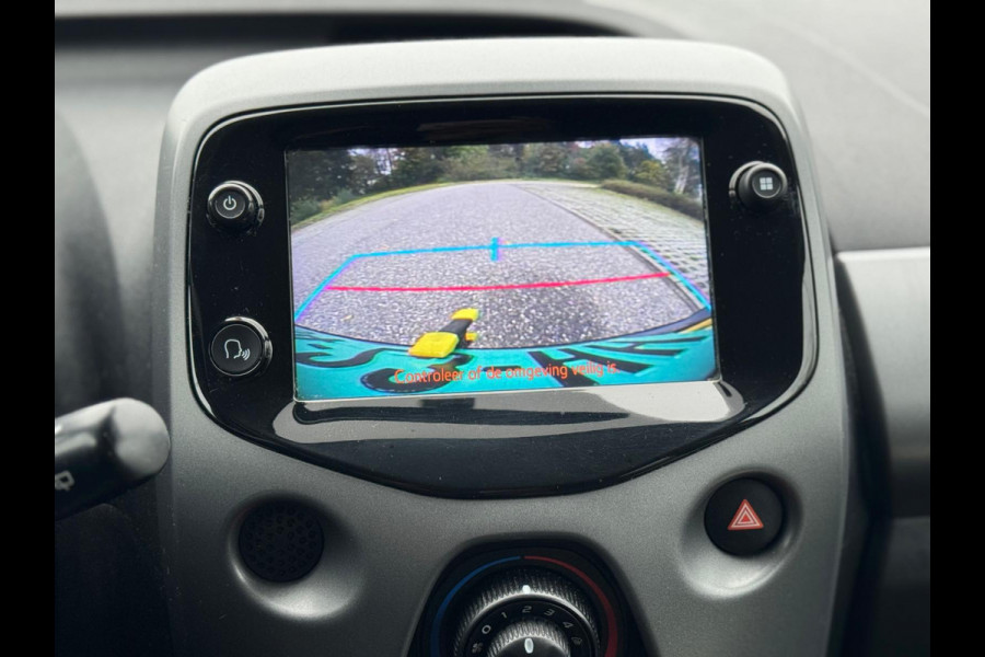 Toyota Aygo 1.0 VVT-i x-first SPORT, 1 e eigenaar, achteruitrijcamera, parelmoer, lmv, Nederlandse auto met nap Toyota Aygo 1.0 VVT-i x-first SPORT, 1 e eigenaar, achteruitrijcamera, parelmoer, lmv, Nederlandse auto met nap