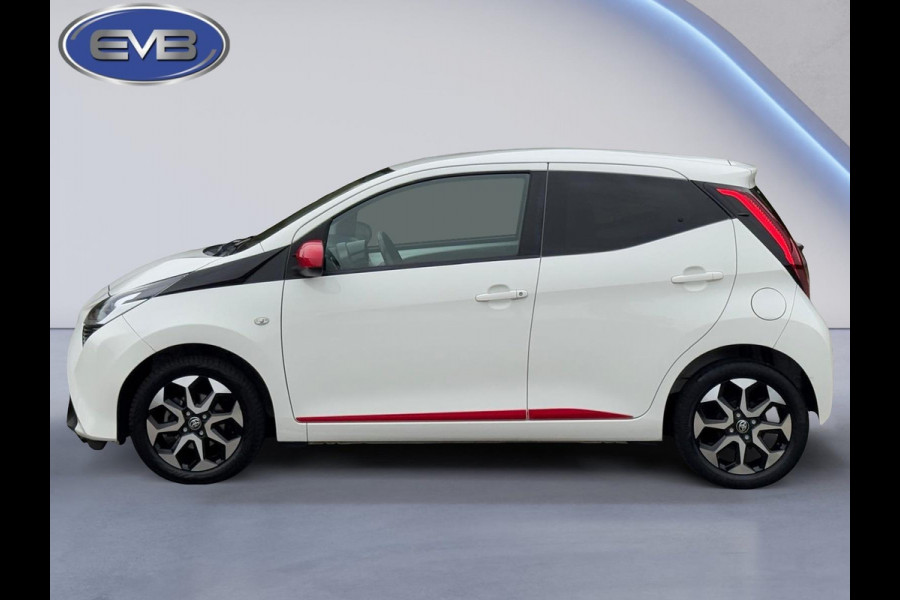 Toyota Aygo 1.0 VVT-i x-first SPORT, 1 e eigenaar, achteruitrijcamera, parelmoer, lmv, Nederlandse auto met nap Toyota Aygo 1.0 VVT-i x-first SPORT, 1 e eigenaar, achteruitrijcamera, parelmoer, lmv, Nederlandse auto met nap