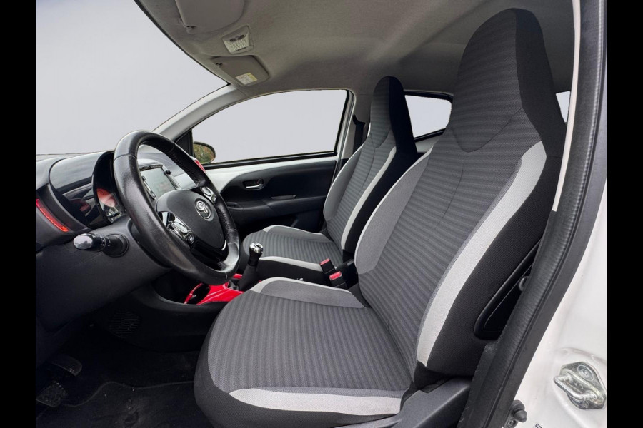 Toyota Aygo 1.0 VVT-i x-first SPORT, 1 e eigenaar, achteruitrijcamera, parelmoer, lmv, Nederlandse auto met nap Toyota Aygo 1.0 VVT-i x-first SPORT, 1 e eigenaar, achteruitrijcamera, parelmoer, lmv, Nederlandse auto met nap