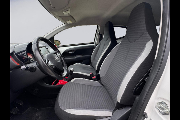 Toyota Aygo 1.0 VVT-i x-first SPORT, 1 e eigenaar, achteruitrijcamera, parelmoer, lmv, Nederlandse auto met nap Toyota Aygo 1.0 VVT-i x-first SPORT, 1 e eigenaar, achteruitrijcamera, parelmoer, lmv, Nederlandse auto met nap