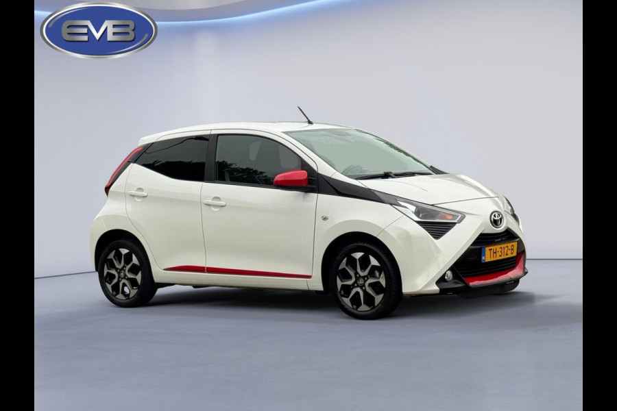 Toyota Aygo 1.0 VVT-i x-first SPORT, 1 e eigenaar, achteruitrijcamera, parelmoer, lmv, Nederlandse auto met nap Toyota Aygo 1.0 VVT-i x-first SPORT, 1 e eigenaar, achteruitrijcamera, parelmoer, lmv, Nederlandse auto met nap