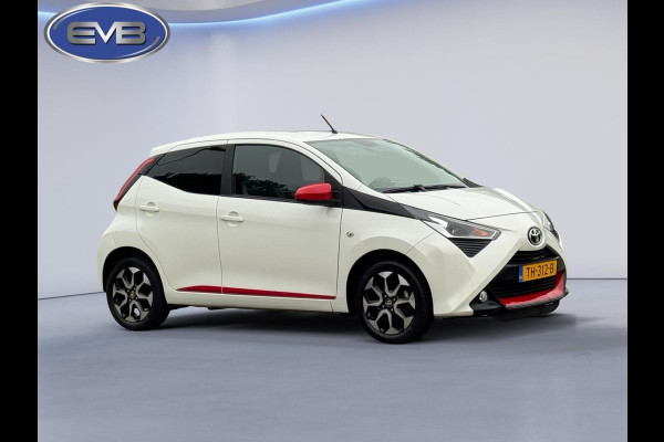 Toyota Aygo 1.0 VVT-i x-first SPORT, 1 e eigenaar, achteruitrijcamera, parelmoer, lmv, Nederlandse auto met nap Toyota Aygo 1.0 VVT-i x-first SPORT, 1 e eigenaar, achteruitrijcamera, parelmoer, lmv, Nederlandse auto met nap