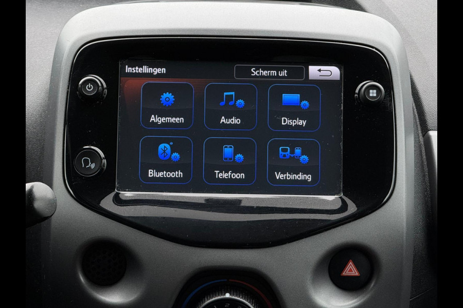 Toyota Aygo 1.0 VVT-i x-first SPORT, 1 e eigenaar, achteruitrijcamera, parelmoer, lmv, Nederlandse auto met nap Toyota Aygo 1.0 VVT-i x-first SPORT, 1 e eigenaar, achteruitrijcamera, parelmoer, lmv, Nederlandse auto met nap