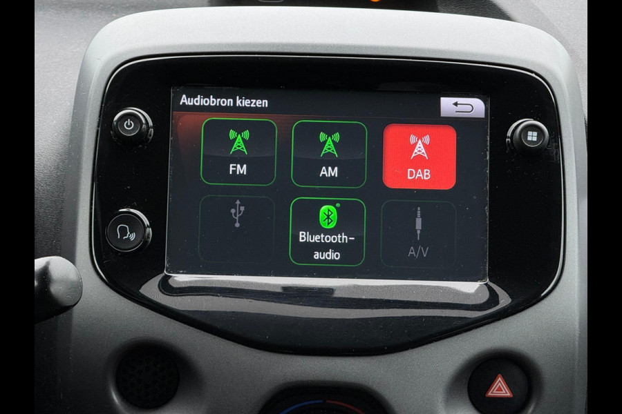 Toyota Aygo 1.0 VVT-i x-first SPORT, 1 e eigenaar, achteruitrijcamera, parelmoer, lmv, Nederlandse auto met nap Toyota Aygo 1.0 VVT-i x-first SPORT, 1 e eigenaar, achteruitrijcamera, parelmoer, lmv, Nederlandse auto met nap