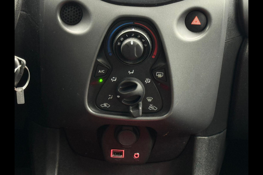 Toyota Aygo 1.0 VVT-i x-first SPORT, 1 e eigenaar, achteruitrijcamera, parelmoer, lmv, Nederlandse auto met nap Toyota Aygo 1.0 VVT-i x-first SPORT, 1 e eigenaar, achteruitrijcamera, parelmoer, lmv, Nederlandse auto met nap