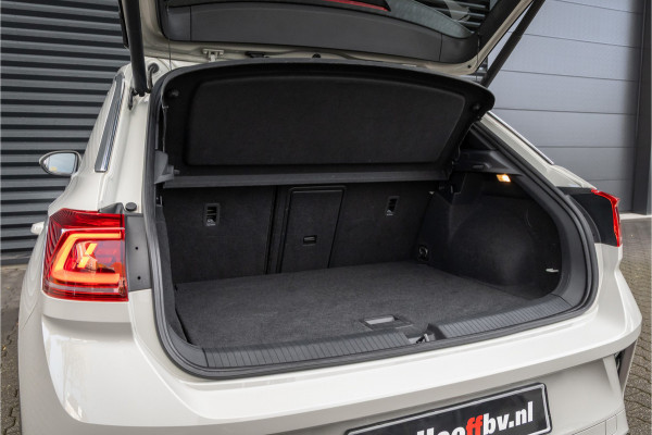 Volkswagen T-Roc 1.5 TSI R-Line -Pano-19'' Volkswagen T-Roc 1.5 TSI R-Line -Pano-19''