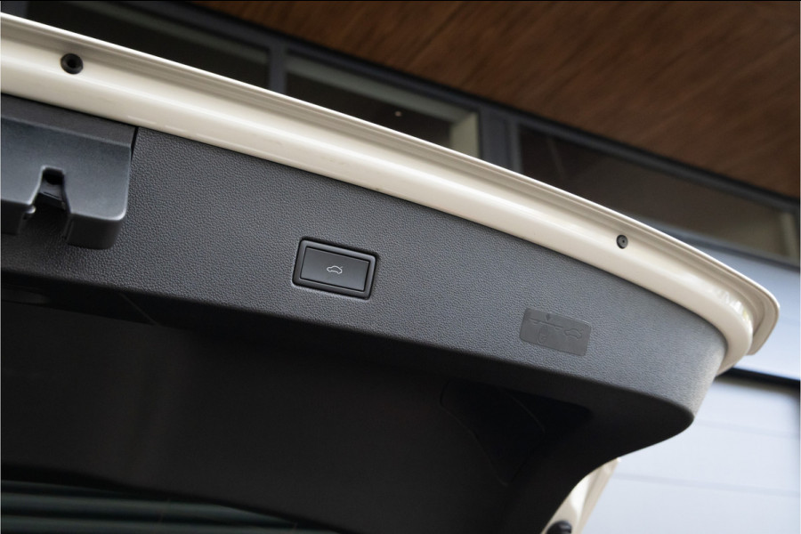 Volkswagen T-Roc 1.5 TSI R-Line -Pano-19'' Volkswagen T-Roc 1.5 TSI R-Line -Pano-19''