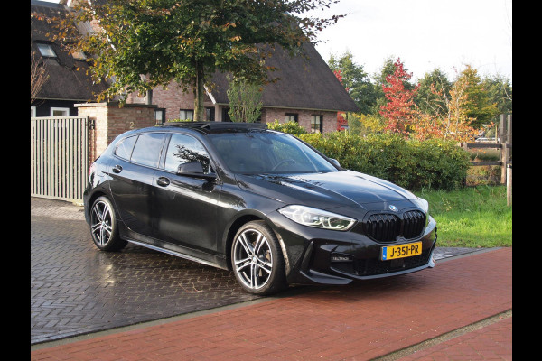BMW 1-serie 118i Executive Edition | M Sport | Panoramadak | Camera | Schaalstoelen | Apple Carplay | Cruise Control | BMW 1-serie 118i Executive Edition | M Sport | Panoramadak | Camera | Schaalstoelen | Apple Carplay | Cruise Control |