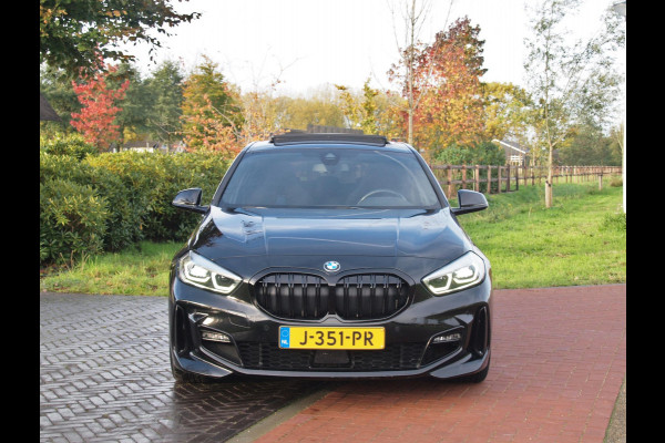 BMW 1-serie 118i Executive Edition | M Sport | Panoramadak | Camera | Schaalstoelen | Apple Carplay | Cruise Control | BMW 1-serie 118i Executive Edition | M Sport | Panoramadak | Camera | Schaalstoelen | Apple Carplay | Cruise Control |