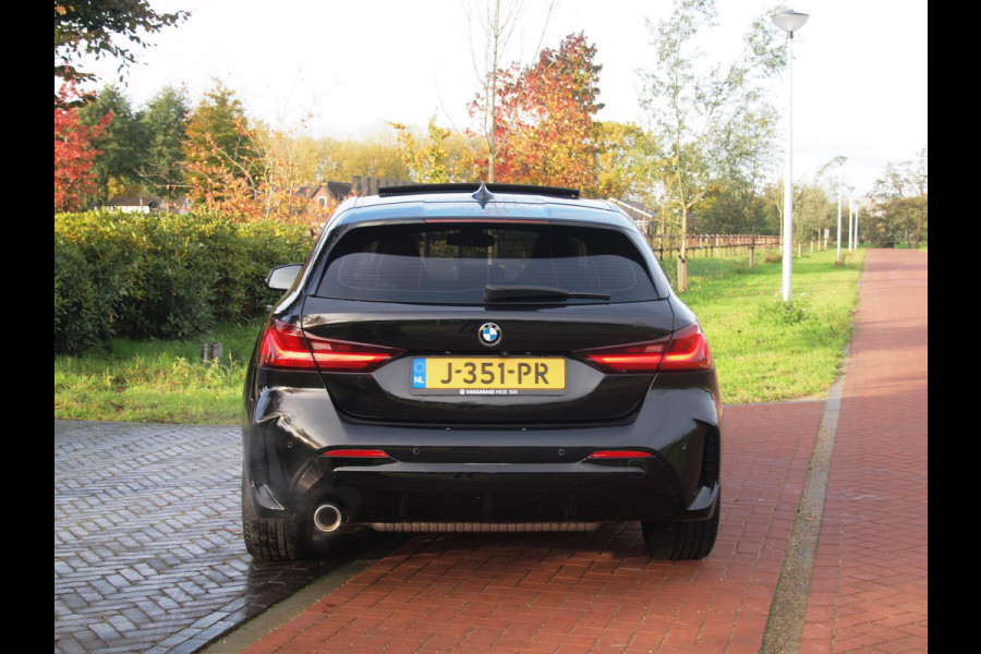 BMW 1-serie 118i Executive Edition | M Sport | Panoramadak | Camera | Schaalstoelen | Apple Carplay | Cruise Control | BMW 1-serie 118i Executive Edition | M Sport | Panoramadak | Camera | Schaalstoelen | Apple Carplay | Cruise Control |