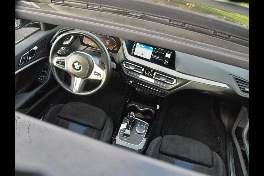 BMW 1-serie 118i Executive Edition | M Sport | Panoramadak | Camera | Schaalstoelen | Apple Carplay | Cruise Control | BMW 1-serie 118i Executive Edition | M Sport | Panoramadak | Camera | Schaalstoelen | Apple Carplay | Cruise Control |