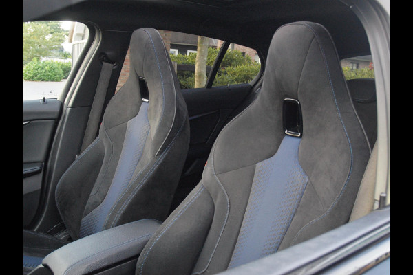 BMW 1-serie 118i Executive Edition | M Sport | Panoramadak | Camera | Schaalstoelen | Apple Carplay | Cruise Control | BMW 1-serie 118i Executive Edition | M Sport | Panoramadak | Camera | Schaalstoelen | Apple Carplay | Cruise Control |