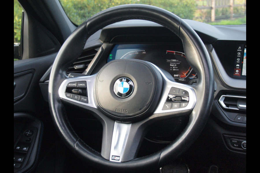 BMW 1-serie 118i Executive Edition | M Sport | Panoramadak | Camera | Schaalstoelen | Apple Carplay | Cruise Control | BMW 1-serie 118i Executive Edition | M Sport | Panoramadak | Camera | Schaalstoelen | Apple Carplay | Cruise Control |