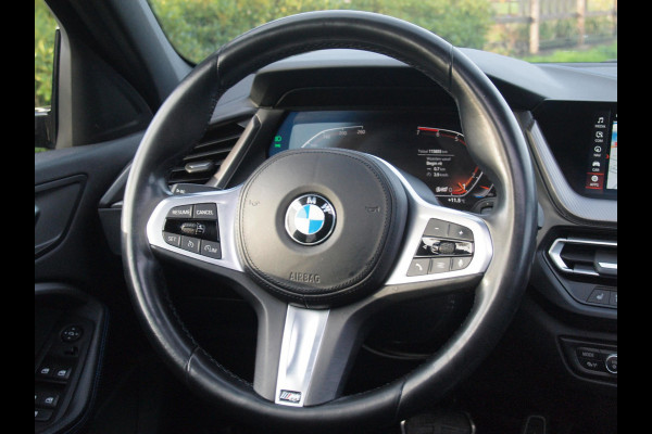 BMW 1-serie 118i Executive Edition | M Sport | Panoramadak | Camera | Schaalstoelen | Apple Carplay | Cruise Control | BMW 1-serie 118i Executive Edition | M Sport | Panoramadak | Camera | Schaalstoelen | Apple Carplay | Cruise Control |