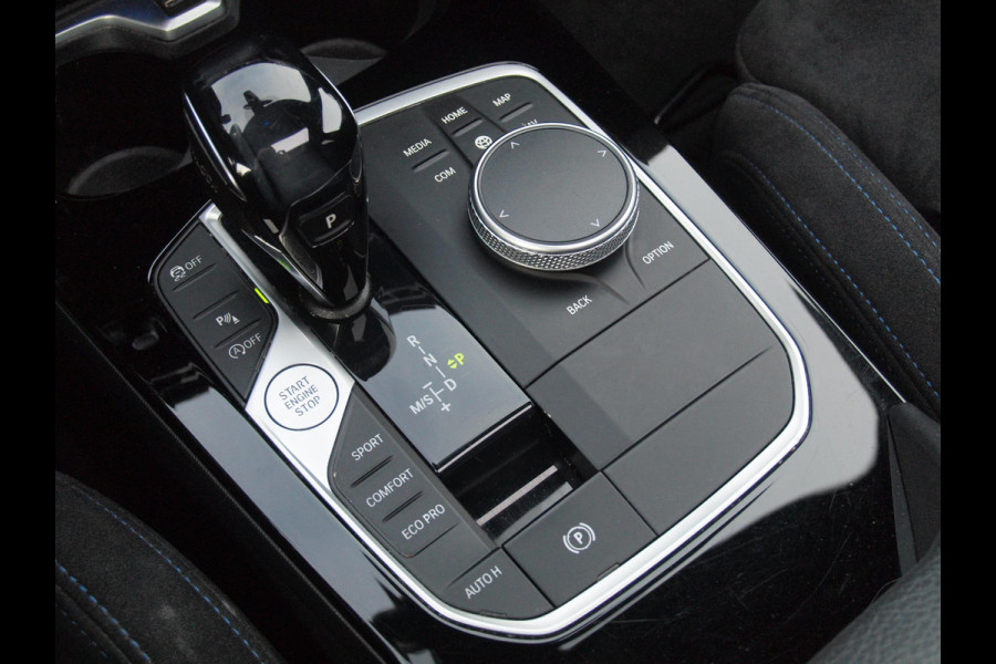 BMW 1-serie 118i Executive Edition | M Sport | Panoramadak | Camera | Schaalstoelen | Apple Carplay | Cruise Control | BMW 1-serie 118i Executive Edition | M Sport | Panoramadak | Camera | Schaalstoelen | Apple Carplay | Cruise Control |