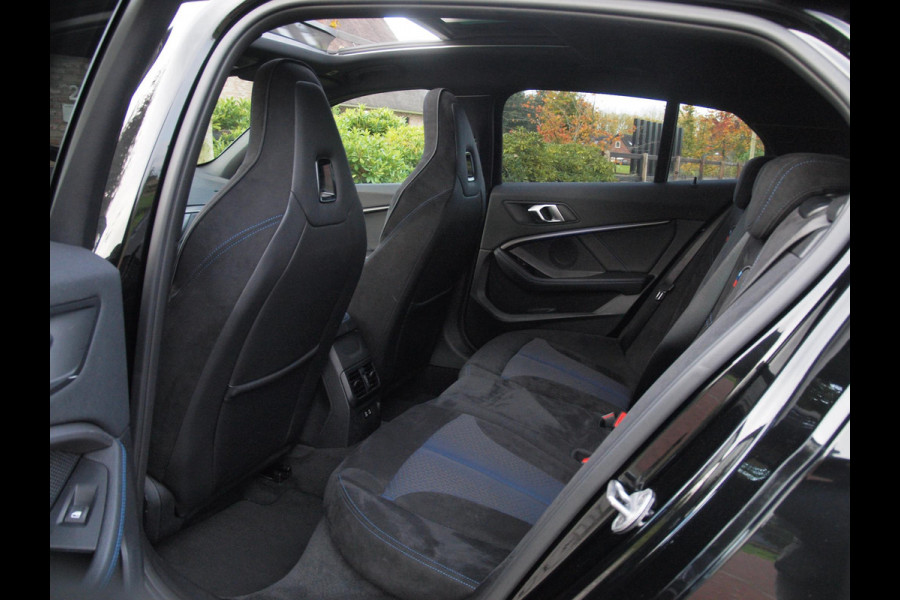 BMW 1-serie 118i Executive Edition | M Sport | Panoramadak | Camera | Schaalstoelen | Apple Carplay | Cruise Control | BMW 1-serie 118i Executive Edition | M Sport | Panoramadak | Camera | Schaalstoelen | Apple Carplay | Cruise Control |