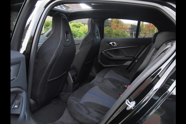 BMW 1-serie 118i Executive Edition | M Sport | Panoramadak | Camera | Schaalstoelen | Apple Carplay | Cruise Control | BMW 1-serie 118i Executive Edition | M Sport | Panoramadak | Camera | Schaalstoelen | Apple Carplay | Cruise Control |