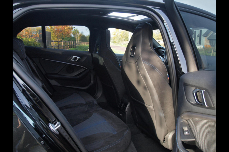 BMW 1-serie 118i Executive Edition | M Sport | Panoramadak | Camera | Schaalstoelen | Apple Carplay | Cruise Control | BMW 1-serie 118i Executive Edition | M Sport | Panoramadak | Camera | Schaalstoelen | Apple Carplay | Cruise Control |