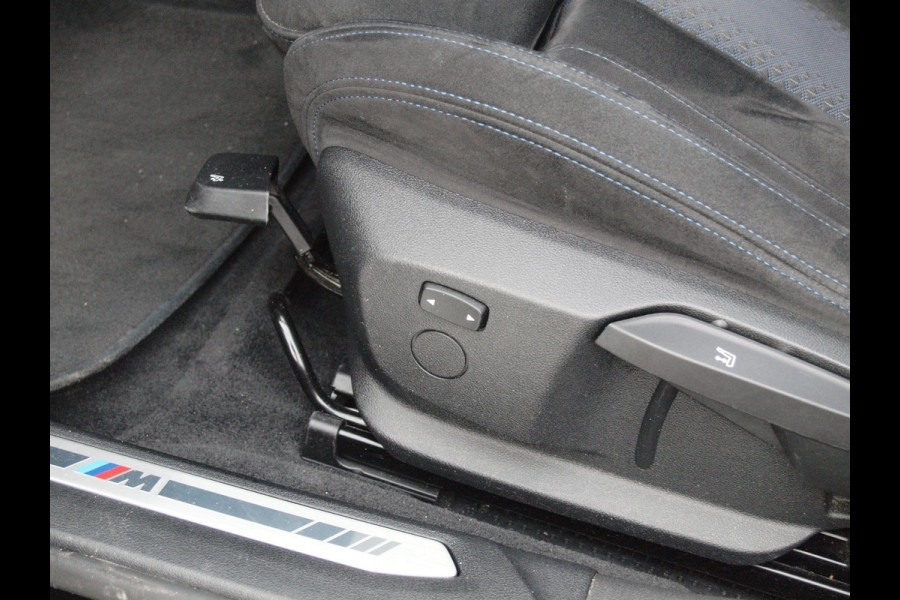 BMW 1-serie 118i Executive Edition | M Sport | Panoramadak | Camera | Schaalstoelen | Apple Carplay | Cruise Control | BMW 1-serie 118i Executive Edition | M Sport | Panoramadak | Camera | Schaalstoelen | Apple Carplay | Cruise Control |