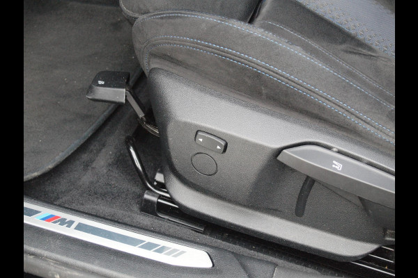 BMW 1-serie 118i Executive Edition | M Sport | Panoramadak | Camera | Schaalstoelen | Apple Carplay | Cruise Control | BMW 1-serie 118i Executive Edition | M Sport | Panoramadak | Camera | Schaalstoelen | Apple Carplay | Cruise Control |