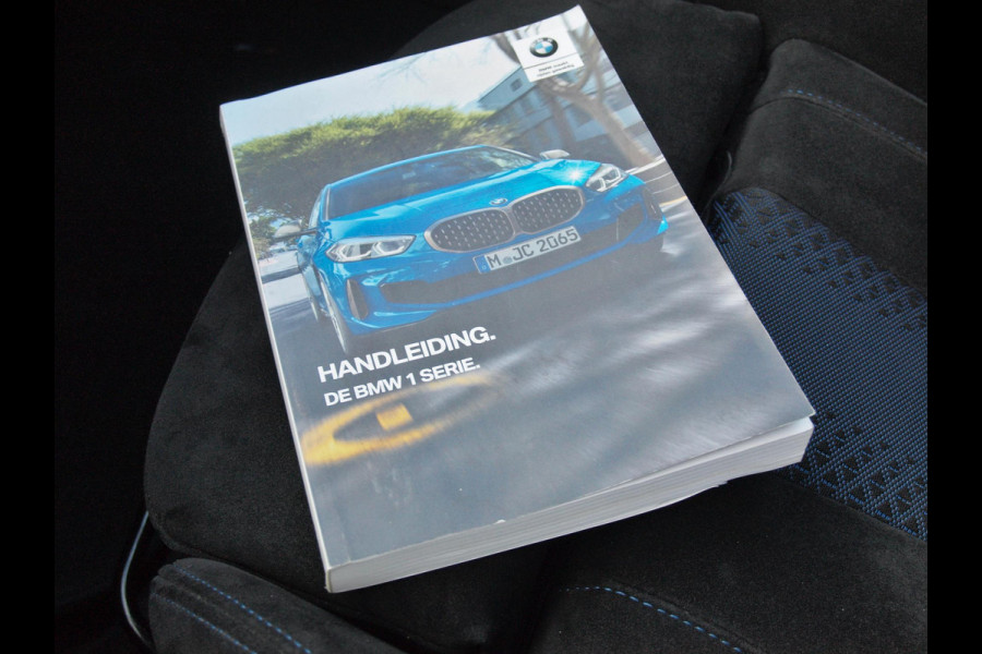 BMW 1-serie 118i Executive Edition | M Sport | Panoramadak | Camera | Schaalstoelen | Apple Carplay | Cruise Control | BMW 1-serie 118i Executive Edition | M Sport | Panoramadak | Camera | Schaalstoelen | Apple Carplay | Cruise Control |