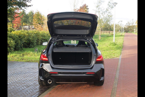 BMW 1-serie 118i Executive Edition | M Sport | Panoramadak | Camera | Schaalstoelen | Apple Carplay | Cruise Control | BMW 1-serie 118i Executive Edition | M Sport | Panoramadak | Camera | Schaalstoelen | Apple Carplay | Cruise Control |
