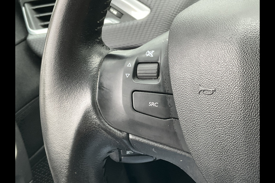 Peugeot 2008 1.2 111pk Blue Lion Clima Cruise Trekhaak Panoramadak Hoge zit Orig.NL Peugeot 2008 1.2 111pk Blue Lion Clima Cruise Trekhaak Panoramadak Hoge zit Orig.NL