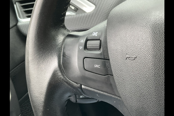 Peugeot 2008 1.2 111pk Blue Lion Clima Cruise Trekhaak Panoramadak Hoge zit Orig.NL Peugeot 2008 1.2 111pk Blue Lion Clima Cruise Trekhaak Panoramadak Hoge zit Orig.NL