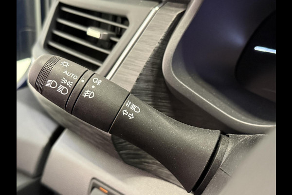 Renault Trafic 2.0 Blue dC1 150 EDC T29 L2H1 Extra Dubbele Cabine Navigatie Airco Lichtmetalen velgen Betimmering Trekhaak Camera Parkeer sensoren Dab