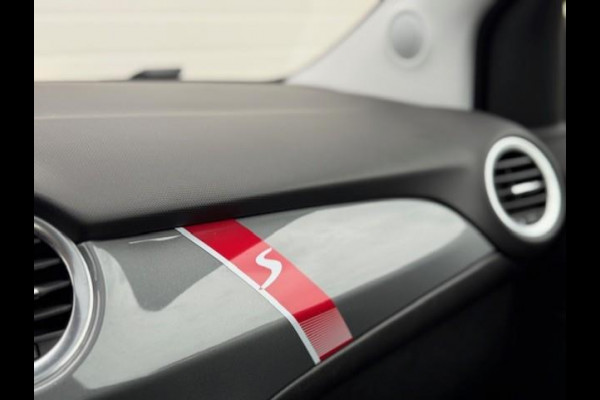 Opel ADAM 1.4 Turbo Rocks S -Dealer onderhouden-LED-Panorama Opel ADAM 1.4 Turbo Rocks S -Dealer onderhouden-LED-Panorama