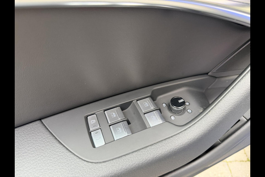 Audi A6 Avant 40 TFSI S edition Competition Automaat | Panoramadak | Trekhaak elektrisch uitklapbaar | Stoelverwarming | Afgevlakt stuur Audi A6 Avant 40 TFSI S edition Competition Automaat | Panoramadak | Trekhaak elektrisch uitklapbaar | Stoelverwarming | Afgevlakt stuur