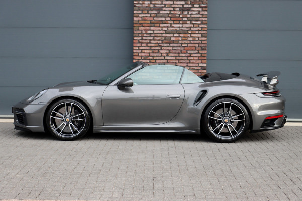 Porsche 911 992 Cabrio 3.8 Turbo S | Keramisch | Vierwielbesturing | Burmester High End | Adaptive Cruise Control | Liftsysteem | Sport Chrono | 18-wegs Memory | PASM | Sportuitlaat |