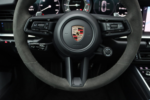 Porsche 911 992 Cabrio 3.8 Turbo S | Keramisch | Vierwielbesturing | Burmester High End | Adaptive Cruise Control | Liftsysteem | Sport Chrono | 18-wegs Memory | PASM | Sportuitlaat |