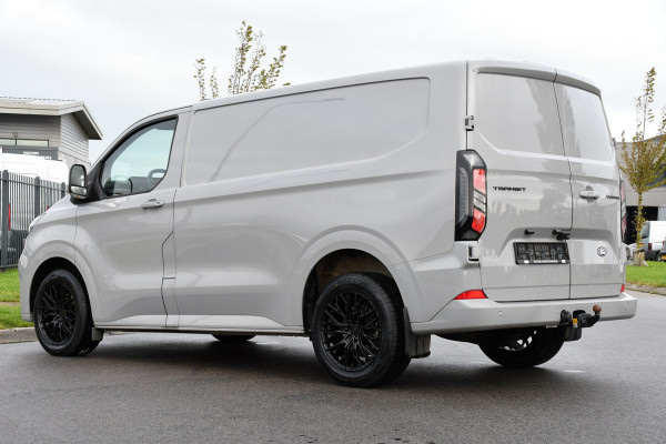 Ford Transit Custom 300 2.0 TDCI L1H1 Limited PB Edition Virtual, Adaptieve Cruise, Carplay, LED, Stoelverwarming, 136pk, Automaat, Trekhaak, Multimedia, Uniek! Ford Transit Custom 300 2.0 TDCI L1H1 Limited PB Edition Virtual, Adaptieve Cruise, Carplay, LED, Stoelverwarming, 136pk, Automaat, Trekhaak, Multimedia, Uniek!