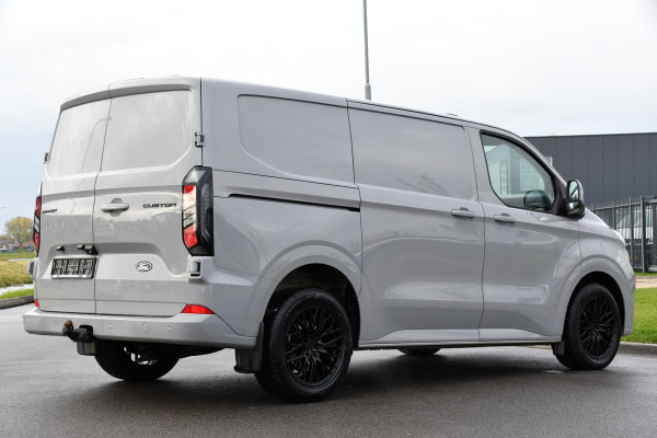 Ford Transit Custom 300 2.0 TDCI L1H1 Limited PB Edition Virtual, Adaptieve Cruise, Carplay, LED, Stoelverwarming, 136pk, Automaat, Trekhaak, Multimedia, Uniek! Ford Transit Custom 300 2.0 TDCI L1H1 Limited PB Edition Virtual, Adaptieve Cruise, Carplay, LED, Stoelverwarming, 136pk, Automaat, Trekhaak, Multimedia, Uniek!