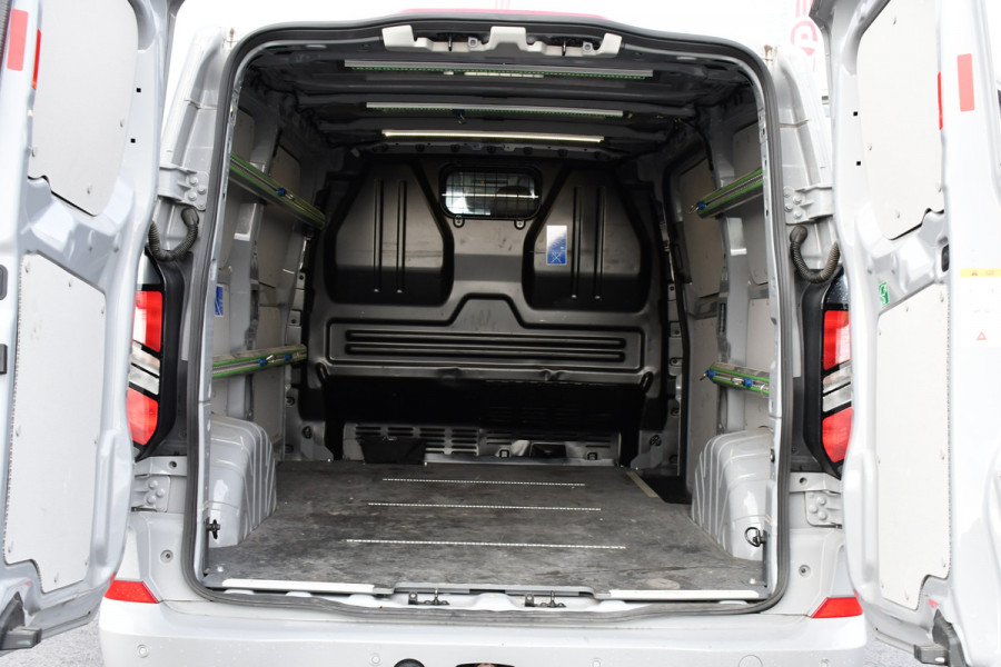 Ford Transit Custom 300 2.0 TDCI L1H1 Limited PB Edition Virtual, Adaptieve Cruise, Carplay, LED, Stoelverwarming, 136pk, Automaat, Trekhaak, Multimedia, Uniek! Ford Transit Custom 300 2.0 TDCI L1H1 Limited PB Edition Virtual, Adaptieve Cruise, Carplay, LED, Stoelverwarming, 136pk, Automaat, Trekhaak, Multimedia, Uniek!