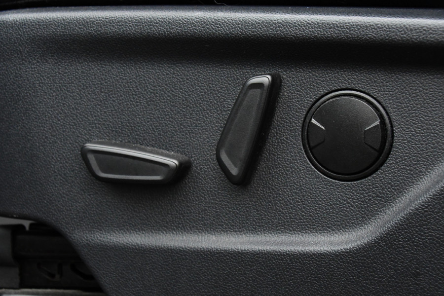 Ford Transit Custom 320 2.0 TDCI L2H1 Sport DC Black Edition Virtual, Adaptieve Cruise, Carplay, LED, 2 x Schuifdeur, 170pk, Stoelverwarming, Sensoren, BOM VOL! Ford Transit Custom 320 2.0 TDCI L2H1 Sport DC Black Edition Virtual, Adaptieve Cruise, Carplay, LED, 2 x Schuifdeur, 170pk, Stoelverwarming, Sensoren, BOM VOL!