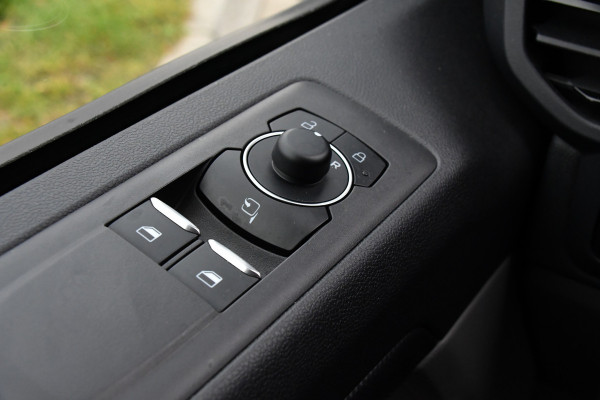 Ford Transit Custom 320 2.0 TDCI L2H1 Sport DC Black Edition Virtual, Adaptieve Cruise, Carplay, LED, 2 x Schuifdeur, 170pk, Stoelverwarming, Sensoren, BOM VOL! Ford Transit Custom 320 2.0 TDCI L2H1 Sport DC Black Edition Virtual, Adaptieve Cruise, Carplay, LED, 2 x Schuifdeur, 170pk, Stoelverwarming, Sensoren, BOM VOL!