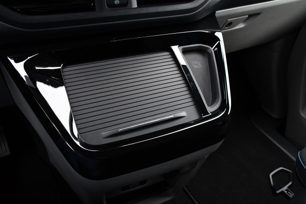 Ford Transit Custom 320 2.0 TDCI L2H1 Sport DC Black Edition Virtual, Adaptieve Cruise, Carplay, LED, 2 x Schuifdeur, 170pk, Stoelverwarming, Sensoren, BOM VOL! Ford Transit Custom 320 2.0 TDCI L2H1 Sport DC Black Edition Virtual, Adaptieve Cruise, Carplay, LED, 2 x Schuifdeur, 170pk, Stoelverwarming, Sensoren, BOM VOL!