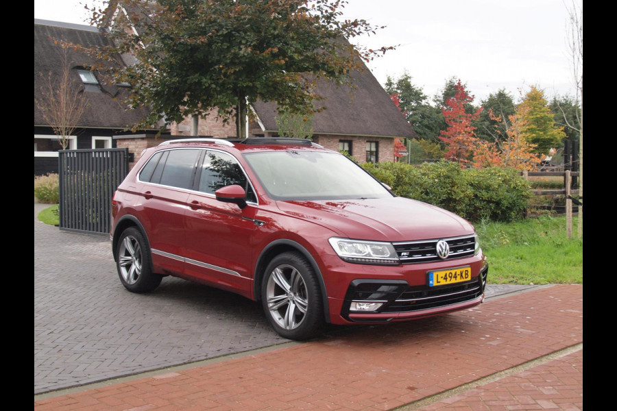 Volkswagen Tiguan 1.4 TSI ACT Comfortline Business R | Panoramadak | Trekhaak | Cruise Control | Stoelverwarming | Volkswagen Tiguan 1.4 TSI ACT Comfortline Business R | Panoramadak | Trekhaak | Cruise Control | Stoelverwarming |