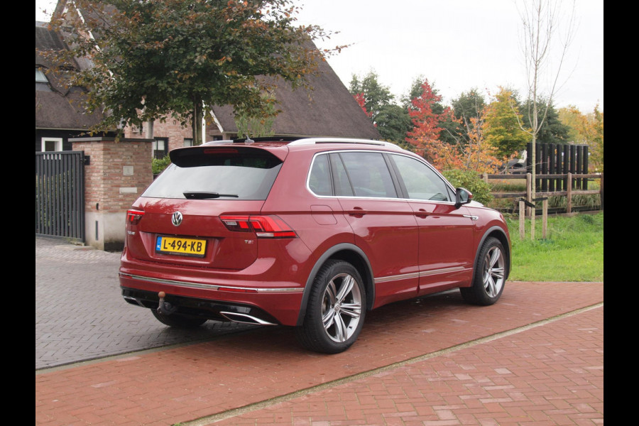 Volkswagen Tiguan 1.4 TSI ACT Comfortline Business R | Panoramadak | Trekhaak | Cruise Control | Stoelverwarming | Volkswagen Tiguan 1.4 TSI ACT Comfortline Business R | Panoramadak | Trekhaak | Cruise Control | Stoelverwarming |