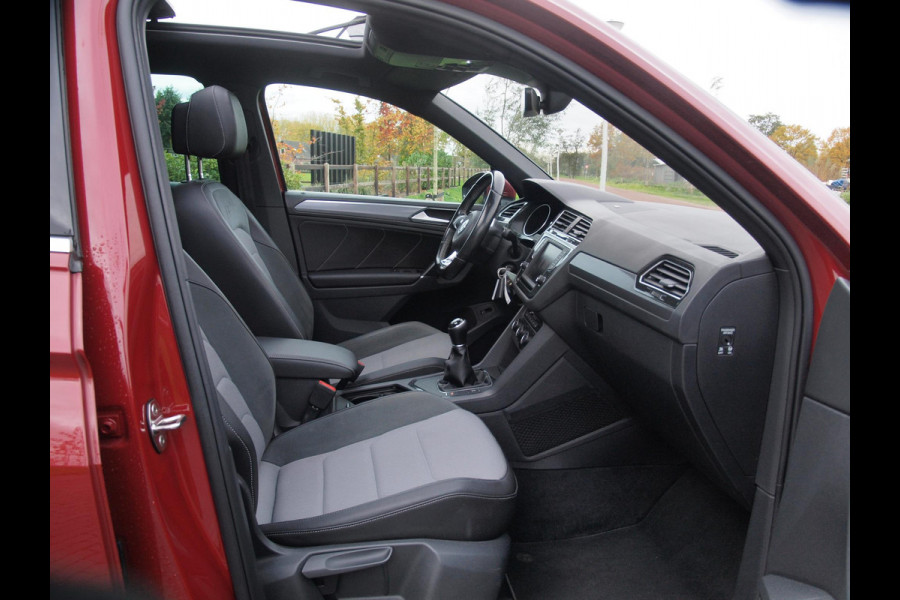 Volkswagen Tiguan 1.4 TSI ACT Comfortline Business R | Panoramadak | Trekhaak | Cruise Control | Stoelverwarming | Volkswagen Tiguan 1.4 TSI ACT Comfortline Business R | Panoramadak | Trekhaak | Cruise Control | Stoelverwarming |