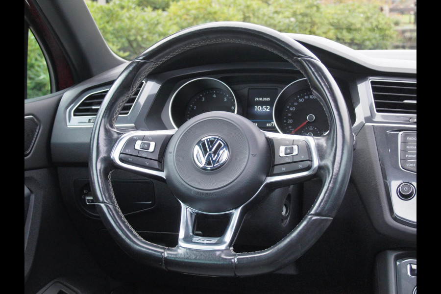 Volkswagen Tiguan 1.4 TSI ACT Comfortline Business R | Panoramadak | Trekhaak | Cruise Control | Stoelverwarming | Volkswagen Tiguan 1.4 TSI ACT Comfortline Business R | Panoramadak | Trekhaak | Cruise Control | Stoelverwarming |
