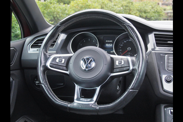 Volkswagen Tiguan 1.4 TSI ACT Comfortline Business R | Panoramadak | Trekhaak | Cruise Control | Stoelverwarming | Volkswagen Tiguan 1.4 TSI ACT Comfortline Business R | Panoramadak | Trekhaak | Cruise Control | Stoelverwarming |