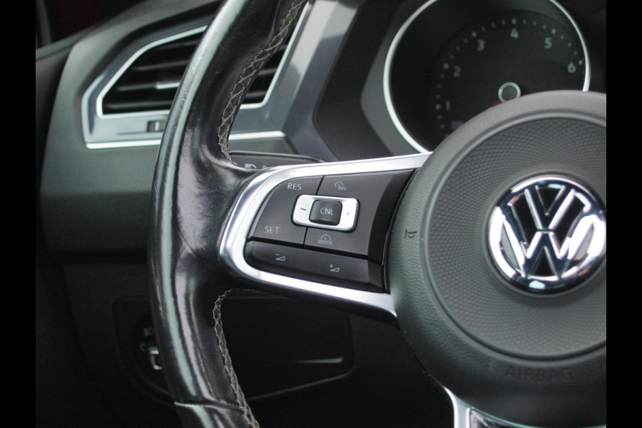 Volkswagen Tiguan 1.4 TSI ACT Comfortline Business R | Panoramadak | Trekhaak | Cruise Control | Stoelverwarming | Volkswagen Tiguan 1.4 TSI ACT Comfortline Business R | Panoramadak | Trekhaak | Cruise Control | Stoelverwarming |