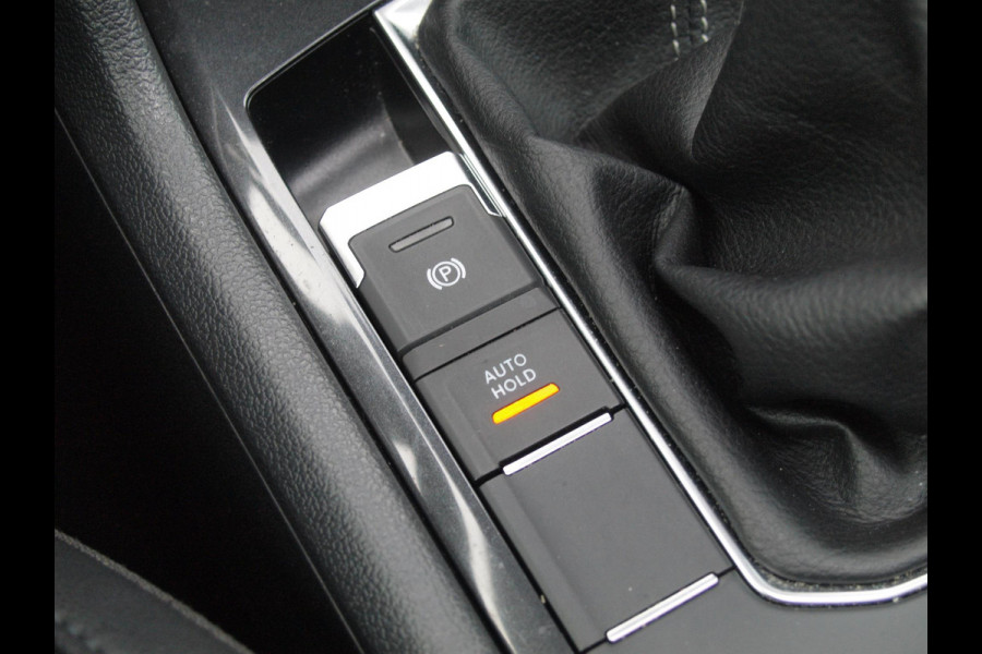 Volkswagen Tiguan 1.4 TSI ACT Comfortline Business R | Panoramadak | Trekhaak | Cruise Control | Stoelverwarming | Volkswagen Tiguan 1.4 TSI ACT Comfortline Business R | Panoramadak | Trekhaak | Cruise Control | Stoelverwarming |