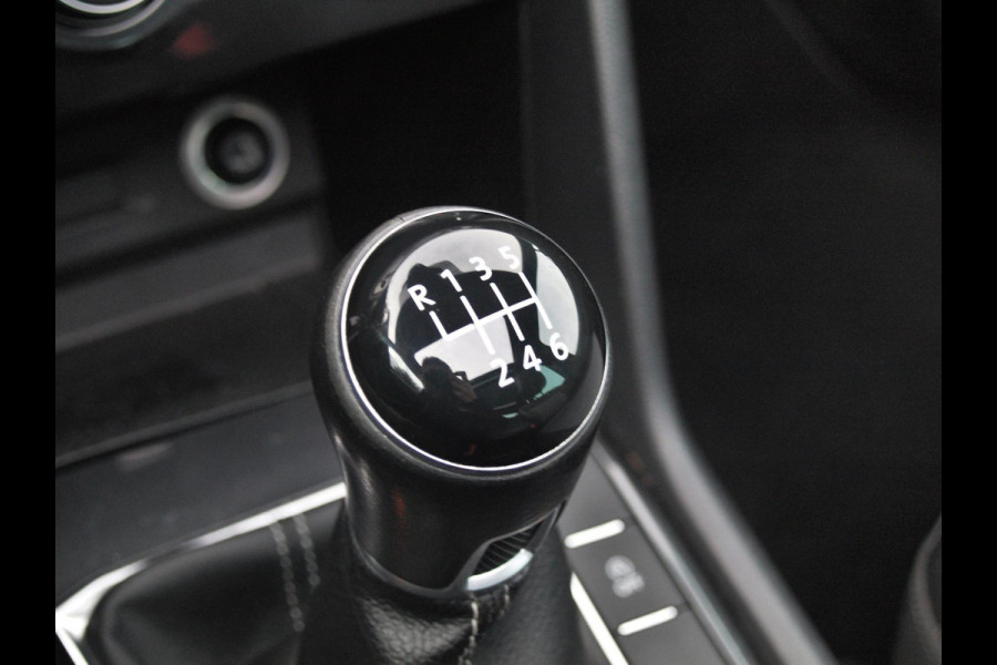 Volkswagen Tiguan 1.4 TSI ACT Comfortline Business R | Panoramadak | Trekhaak | Cruise Control | Stoelverwarming | Volkswagen Tiguan 1.4 TSI ACT Comfortline Business R | Panoramadak | Trekhaak | Cruise Control | Stoelverwarming |