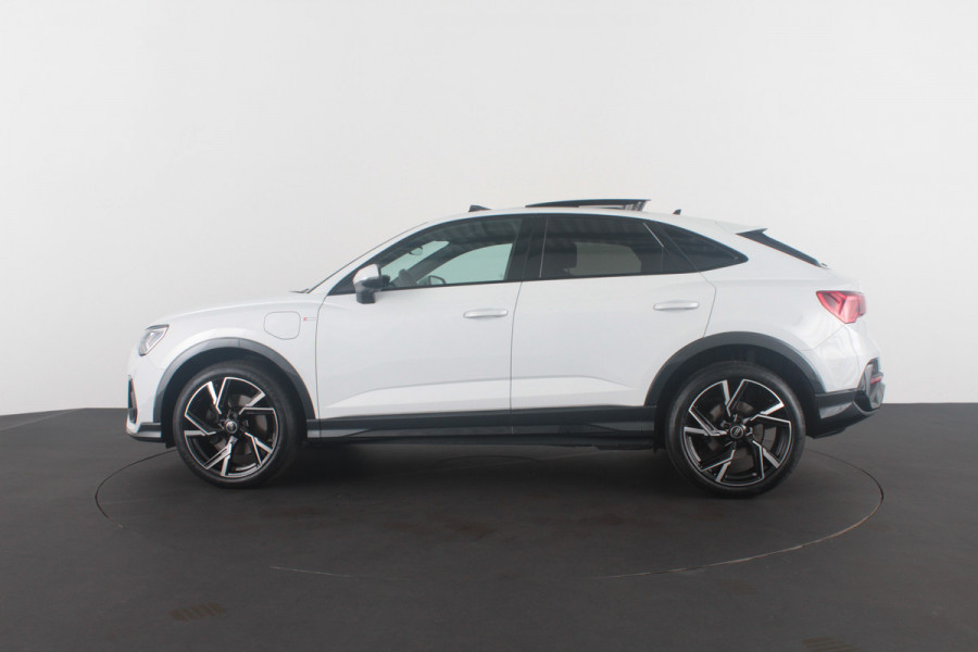 Audi Q3 Sportback 45 TFSI e S line Edition > 245pk/Pano.schuif/Black pakket/20inch/Audi Sound-systeem Audi Q3 Sportback 45 TFSI e S line Edition > 245pk/Pano.schuif/Black pakket/20inch/Audi Sound-systeem