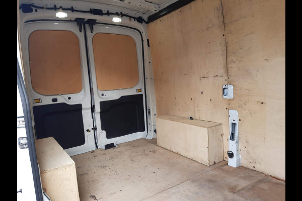Ford Transit 2.0 TDCI L2H2 Trend Airco Cruisecontrol Parkeersensors Imperiaal trap op achterdeur Ford Transit 2.0 TDCI L2H2 Trend Airco Cruisecontrol Parkeersensors Imperiaal trap op achterdeur
