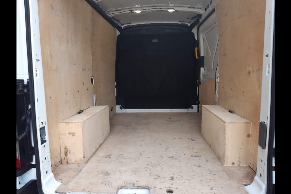 Ford Transit 2.0 TDCI L2H2 Trend Airco Cruisecontrol Parkeersensors Imperiaal trap op achterdeur Ford Transit 2.0 TDCI L2H2 Trend Airco Cruisecontrol Parkeersensors Imperiaal trap op achterdeur